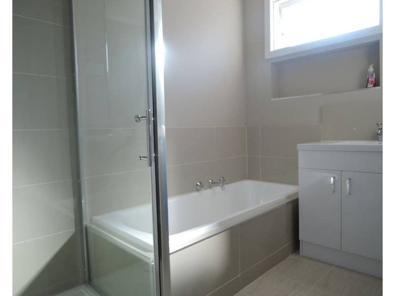 20 HOOK STREET, Altona Meadows VIC 3028