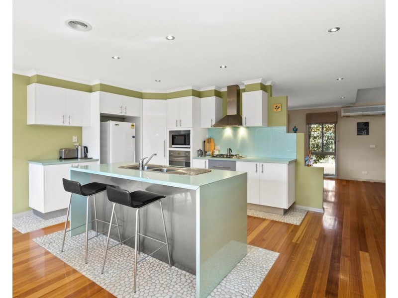 2/275 QUEEN STREET, Altona VIC 3018