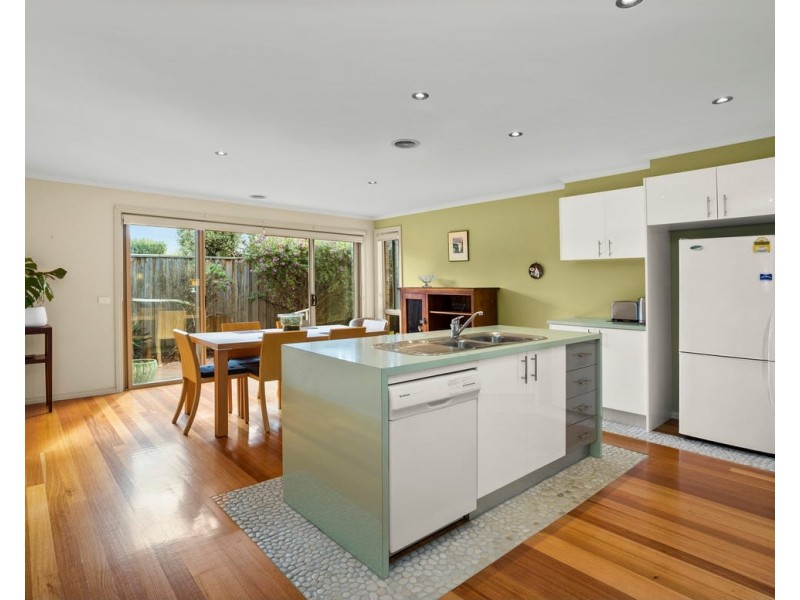 2/275 QUEEN STREET, Altona VIC 3018