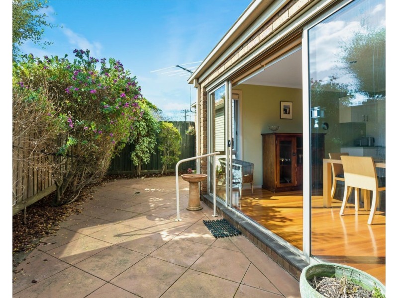 2/275 QUEEN STREET, Altona VIC 3018