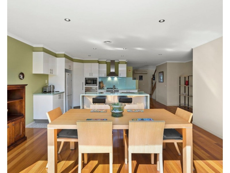 2/275 QUEEN STREET, Altona VIC 3018