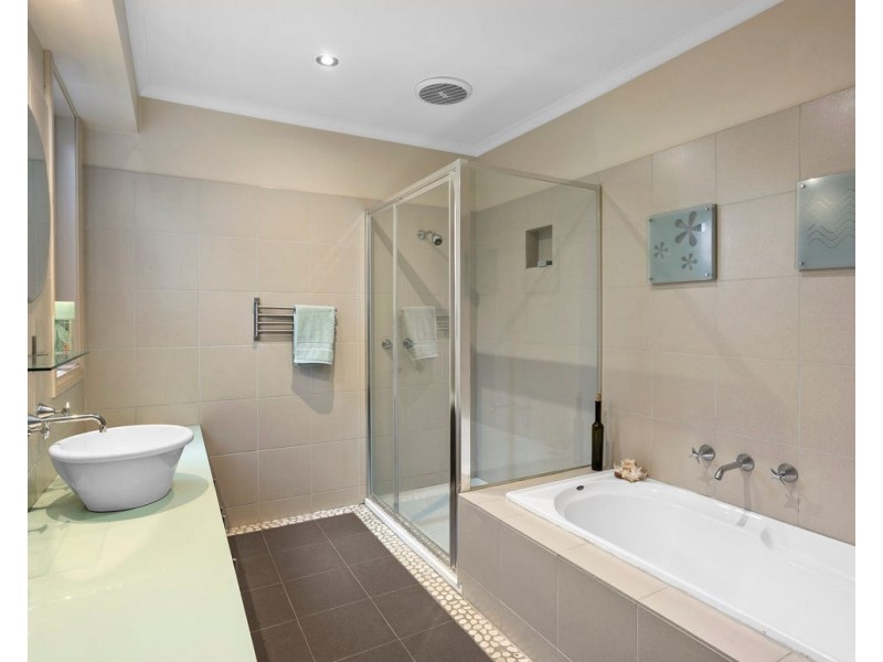 2/275 QUEEN STREET, Altona VIC 3018