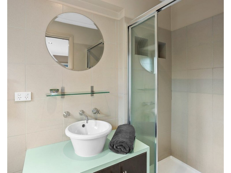 2/275 QUEEN STREET, Altona VIC 3018