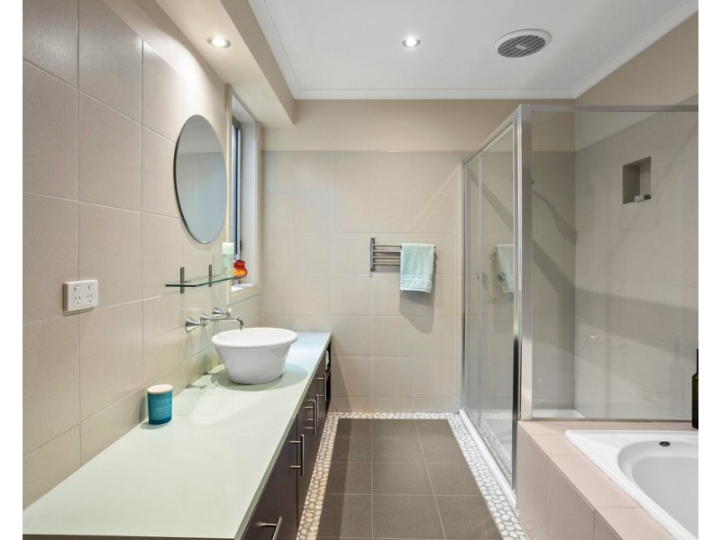 2/275 QUEEN STREET, Altona VIC 3018