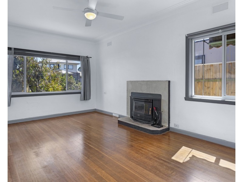 18 Angus Avenue, Altona North VIC 3025