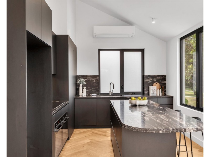 15b Curtin Court, Altona VIC 3018