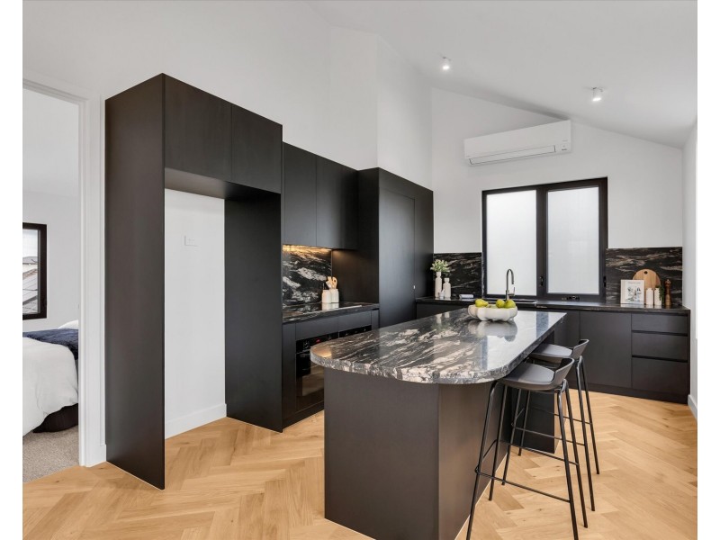 15b Curtin Court, Altona VIC 3018