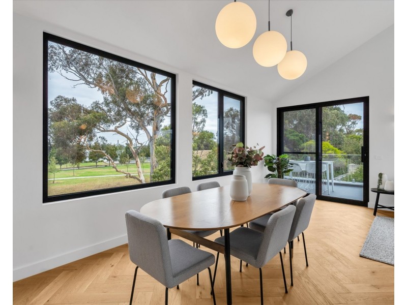 15b Curtin Court, Altona VIC 3018