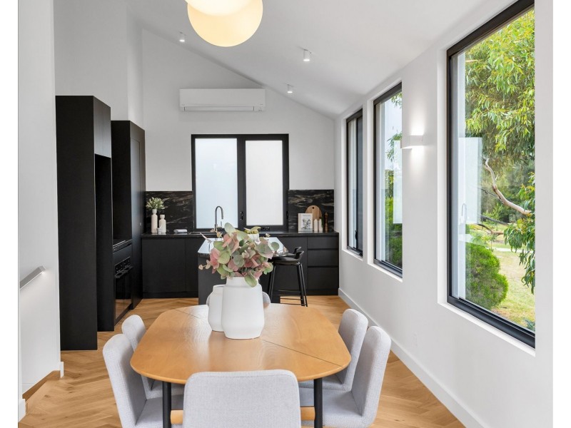 15b Curtin Court, Altona VIC 3018