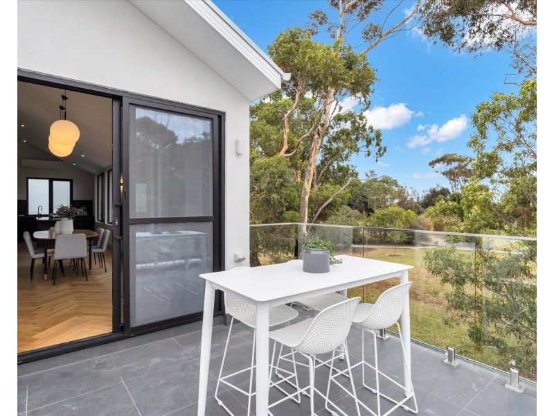 15b Curtin Court, Altona VIC 3018