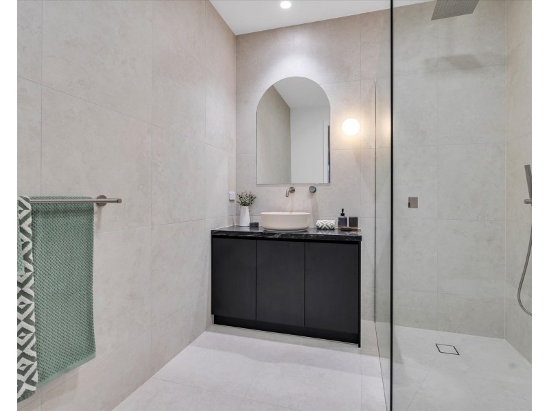 15b Curtin Court, Altona VIC 3018