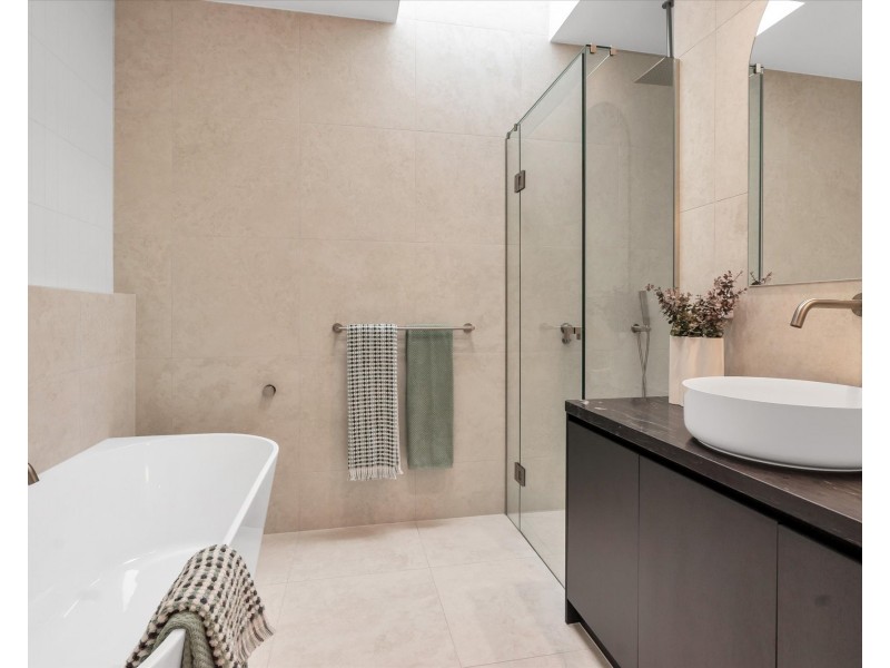 15b Curtin Court, Altona VIC 3018