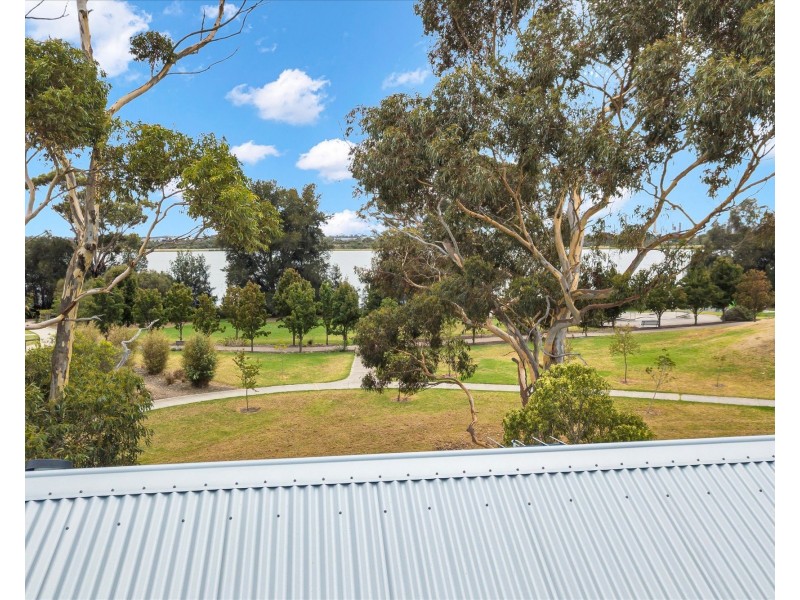15b Curtin Court, Altona VIC 3018