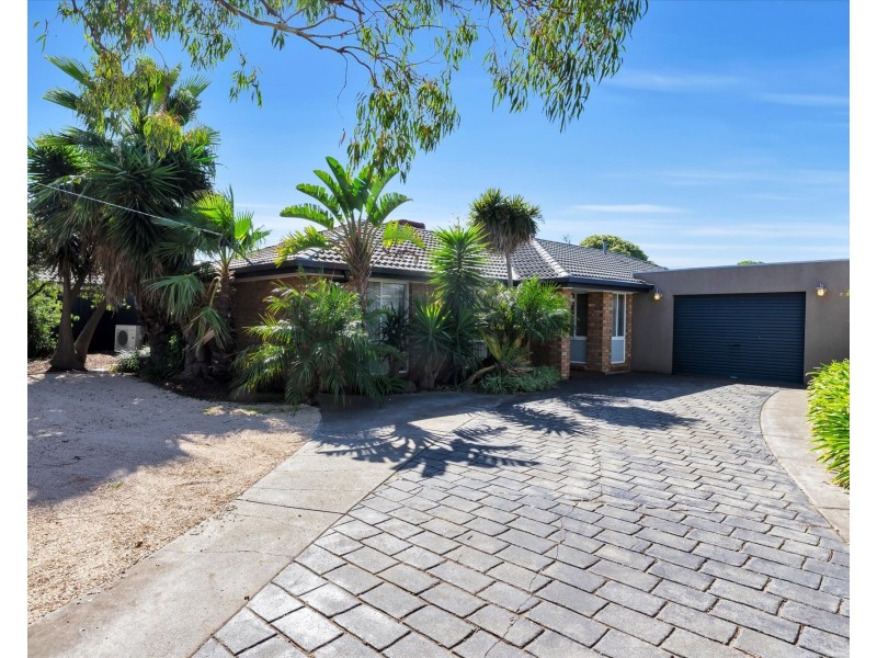 24 KURRAJONG DRIVE, Altona Meadows VIC 3028