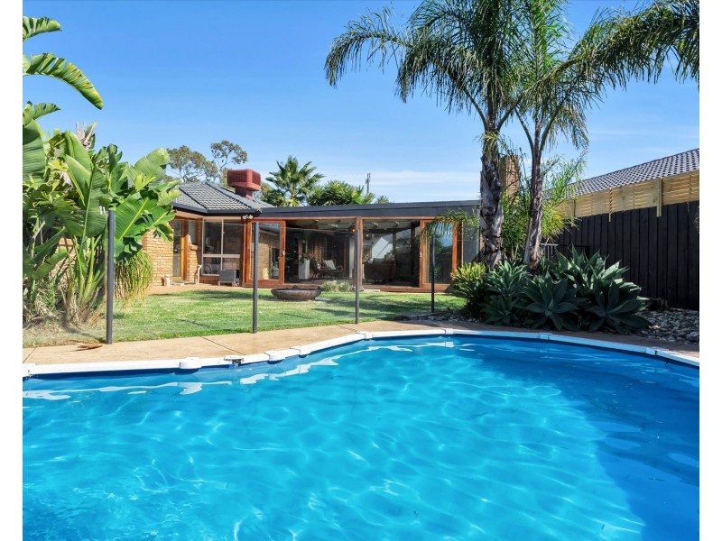 24 KURRAJONG DRIVE, Altona Meadows VIC 3028