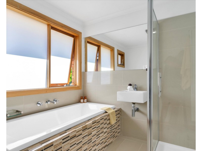 24 KURRAJONG DRIVE, Altona Meadows VIC 3028