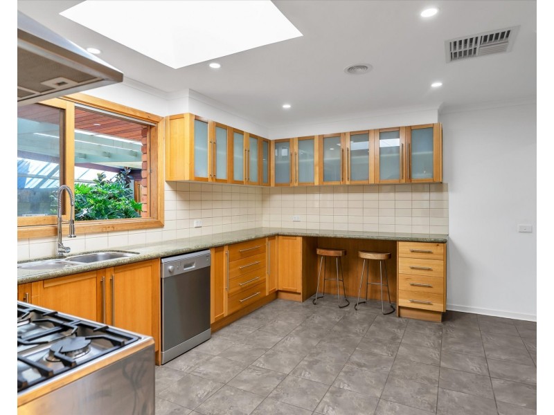 24 KURRAJONG DRIVE, Altona Meadows VIC 3028