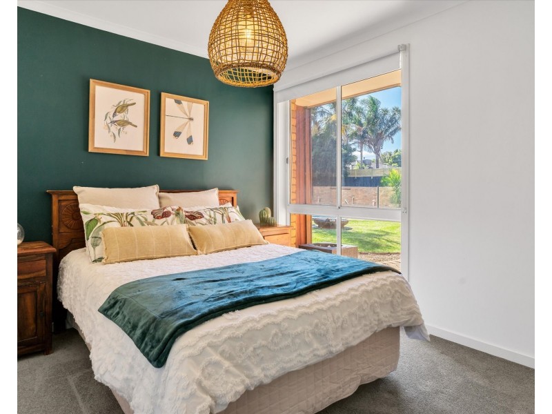 24 KURRAJONG DRIVE, Altona Meadows VIC 3028