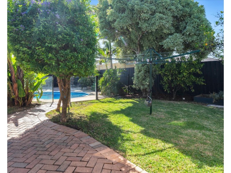 24 KURRAJONG DRIVE, Altona Meadows VIC 3028