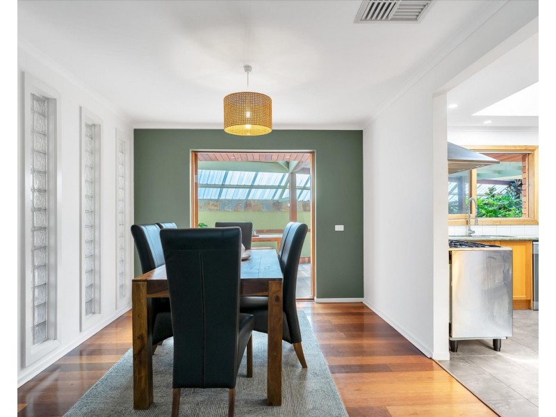 24 KURRAJONG DRIVE, Altona Meadows VIC 3028