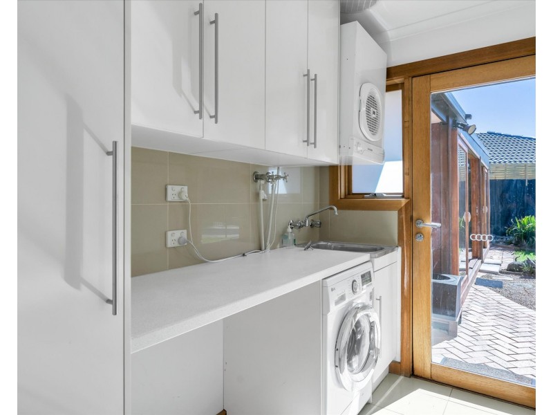 24 KURRAJONG DRIVE, Altona Meadows VIC 3028