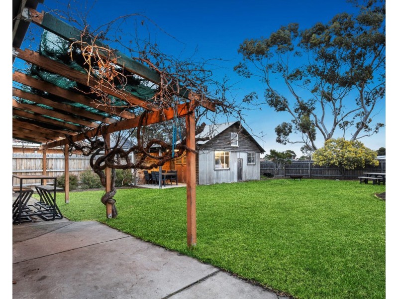 9 Delmont Avenue, Altona VIC 3018