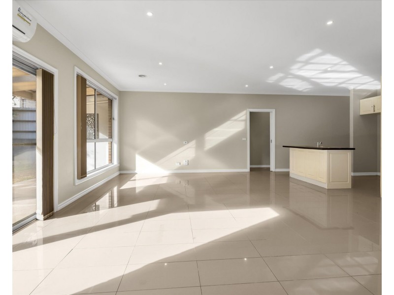 8 LUNN COURT, Altona Meadows VIC 3028