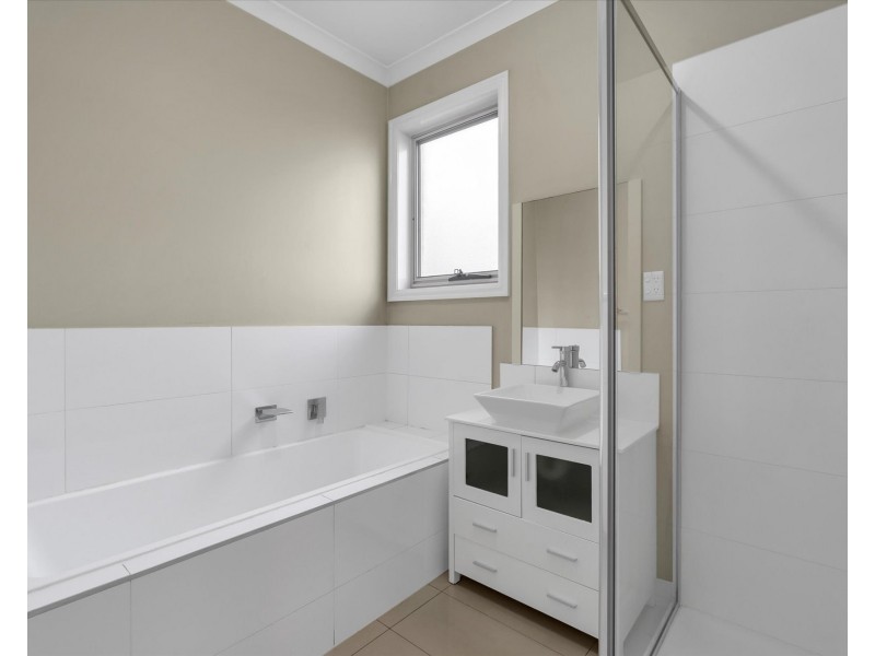 8 LUNN COURT, Altona Meadows VIC 3028