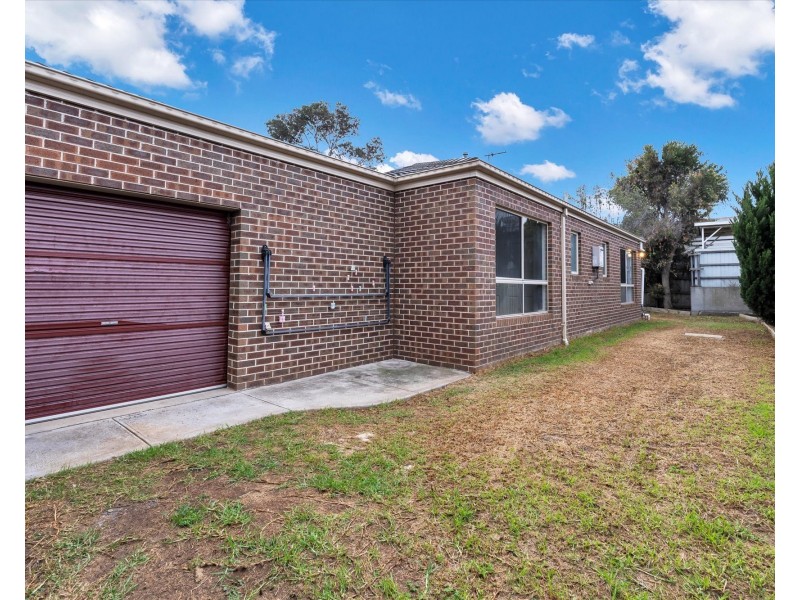 8 LUNN COURT, Altona Meadows VIC 3028