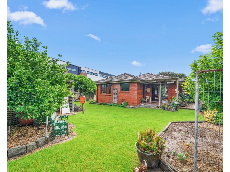 1 GARDEN GROVE, Seaholme VIC 3018