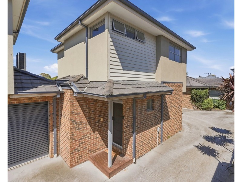 2/34 LINNET STREET, Altona VIC 3018