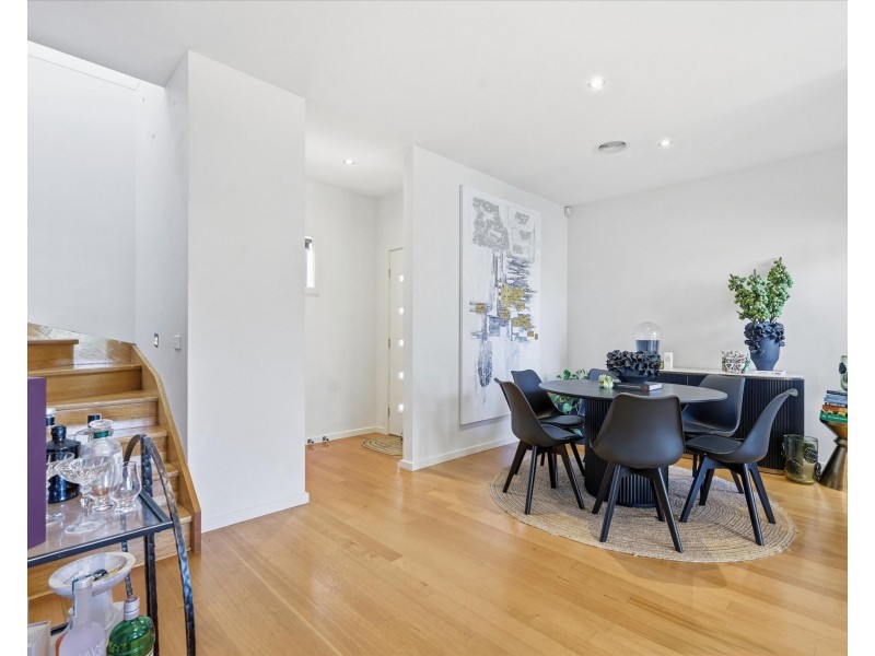 2/34 LINNET STREET, Altona VIC 3018