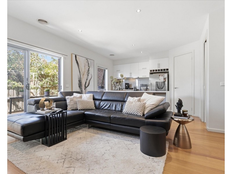 2/34 LINNET STREET, Altona VIC 3018