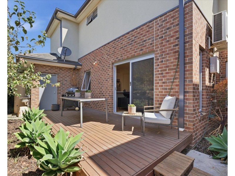 2/34 LINNET STREET, Altona VIC 3018