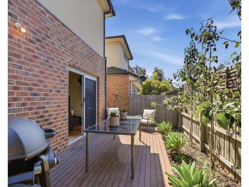 2/34 LINNET STREET, Altona VIC 3018