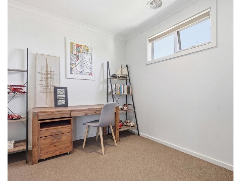 2/34 LINNET STREET, Altona VIC 3018