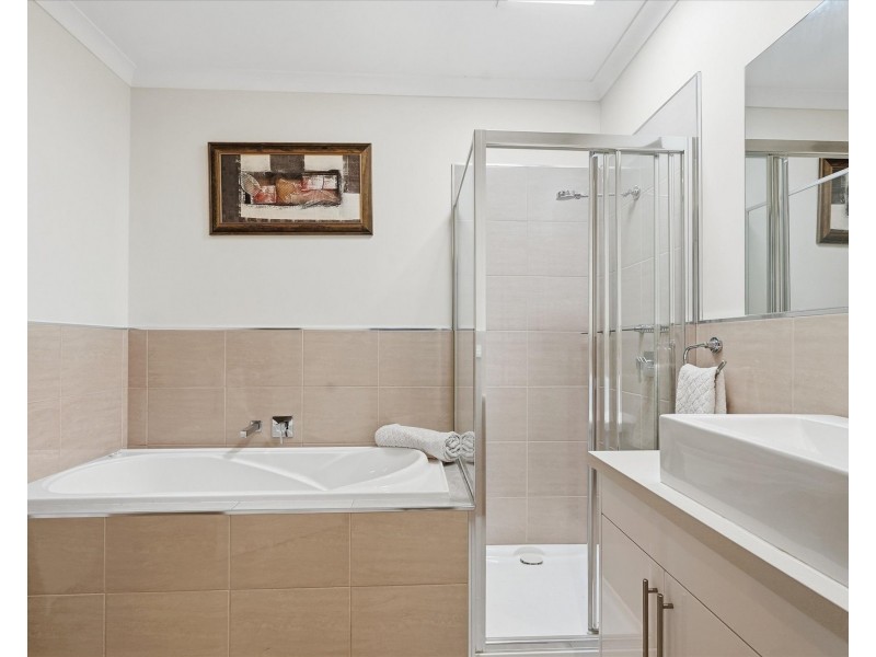 2/34 LINNET STREET, Altona VIC 3018