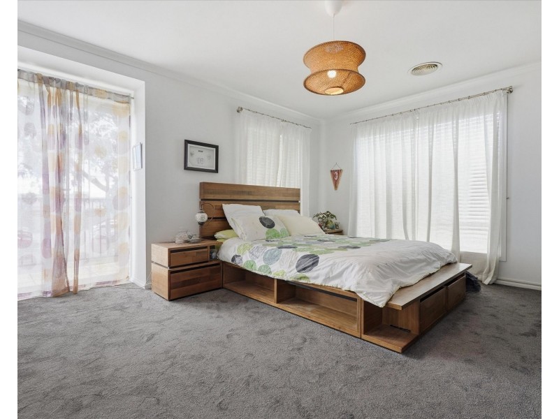 1/5 HOSKEN STREET, Altona Meadows VIC 3028