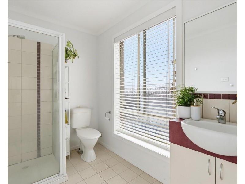 1/5 HOSKEN STREET, Altona Meadows VIC 3028