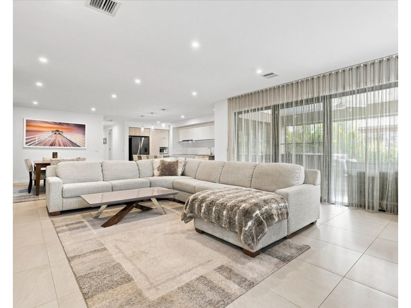 2A UPTON STREET, Altona VIC 3018