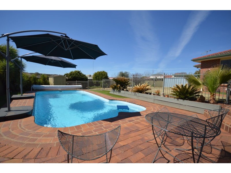 6 Gasnier Place, Dubbo NSW 2830