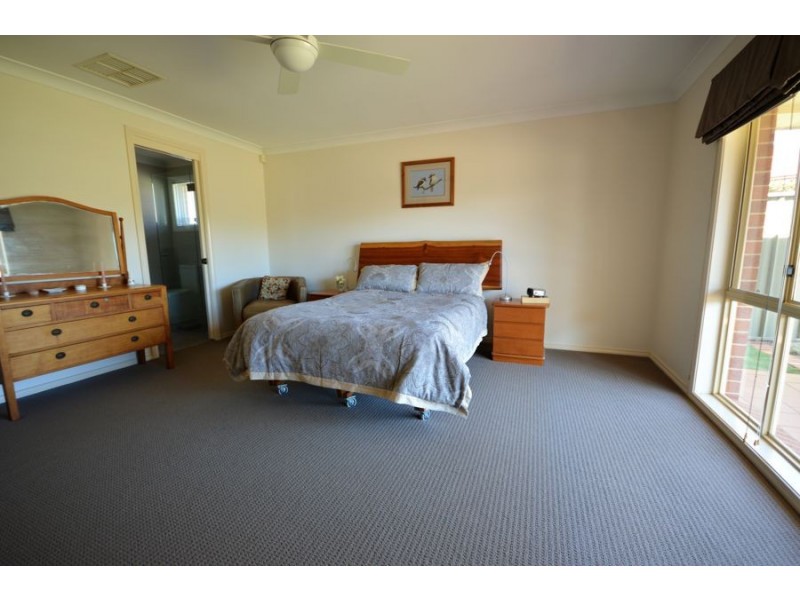 6 Gasnier Place, Dubbo NSW 2830