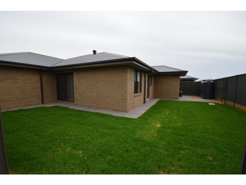 2 Wave Court, Dubbo NSW 2830
