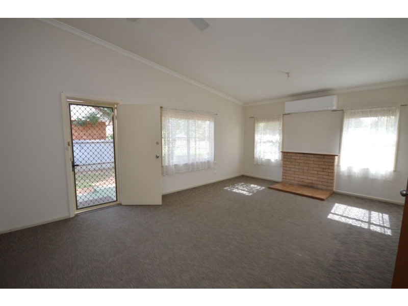 46 Third Avenue, Narromine NSW 2821