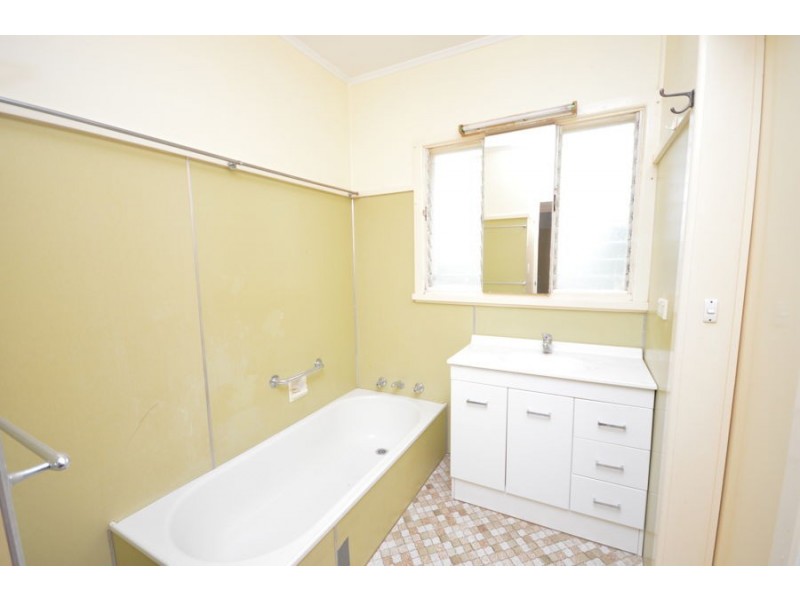 46 Third Avenue, Narromine NSW 2821