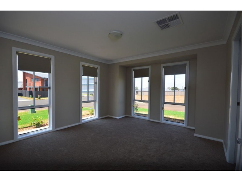 56 Spears Drive, Dubbo NSW 2830