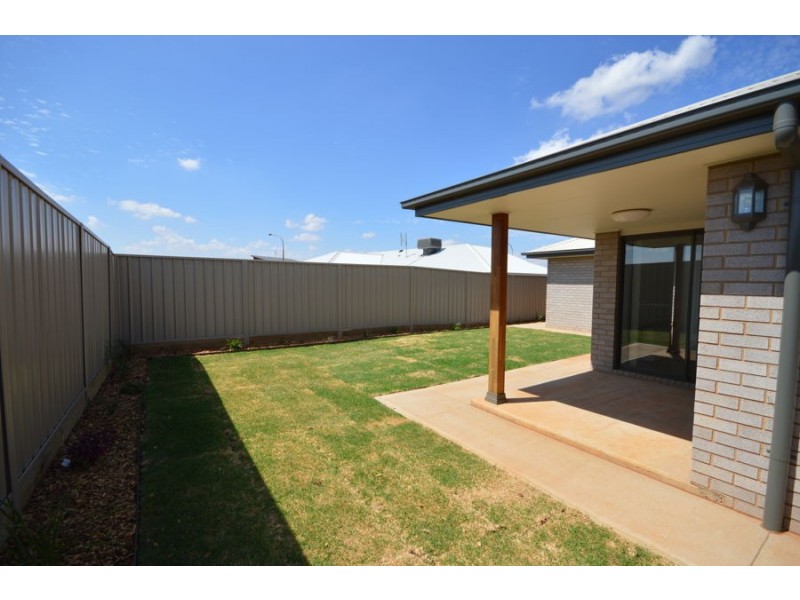 1 Yarra Place, Dubbo NSW 2830