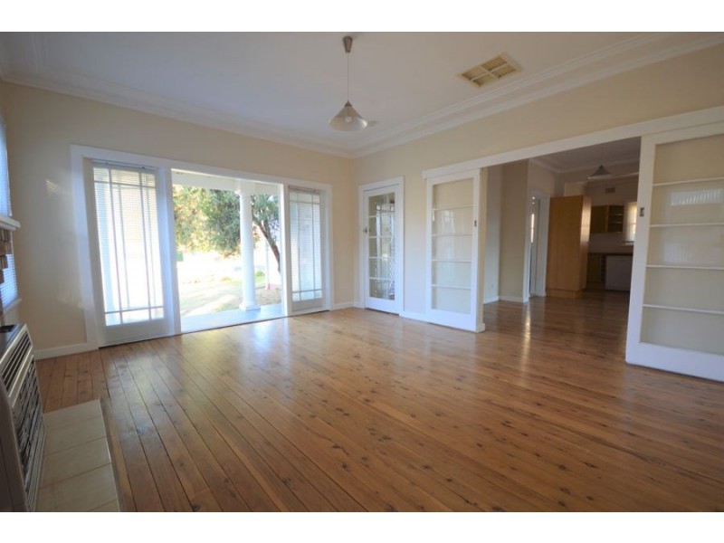 77 Taylor Street, Dubbo NSW 2830