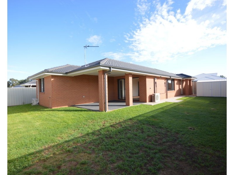 18A Snowy Crescent, Dubbo NSW 2830
