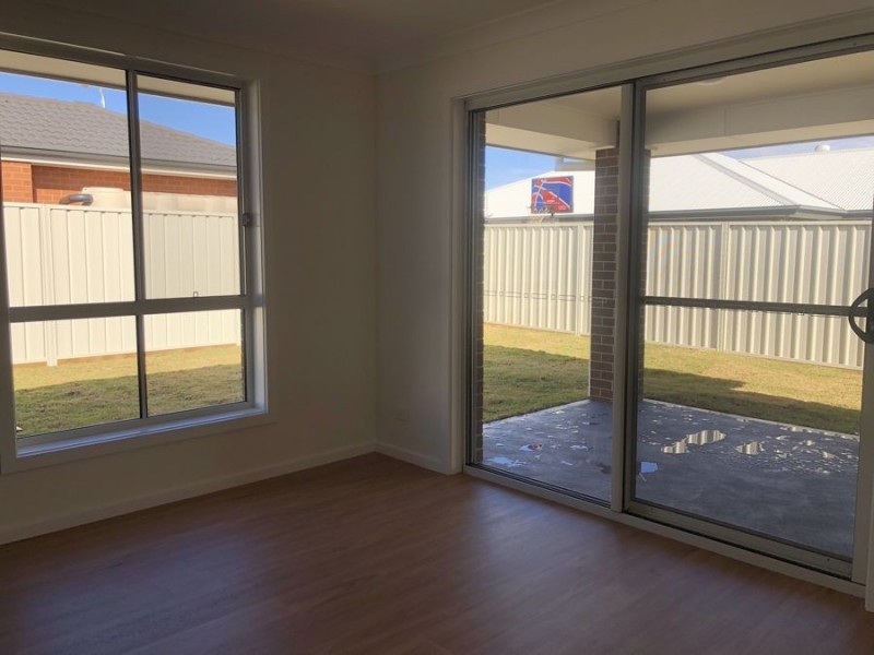 18B Snowy Crescent, Dubbo NSW 2830